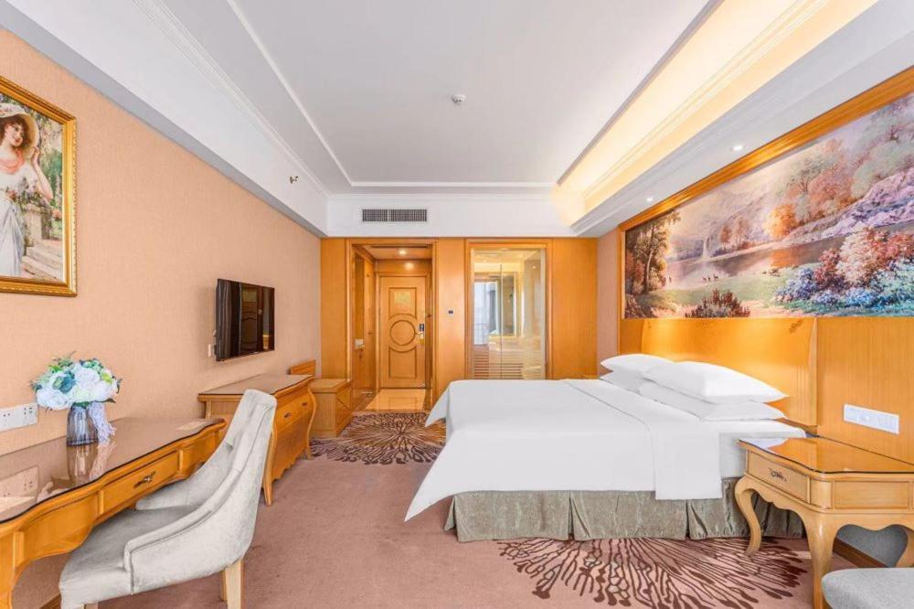 Vienna Hotel Foshan Airport Exterior photo