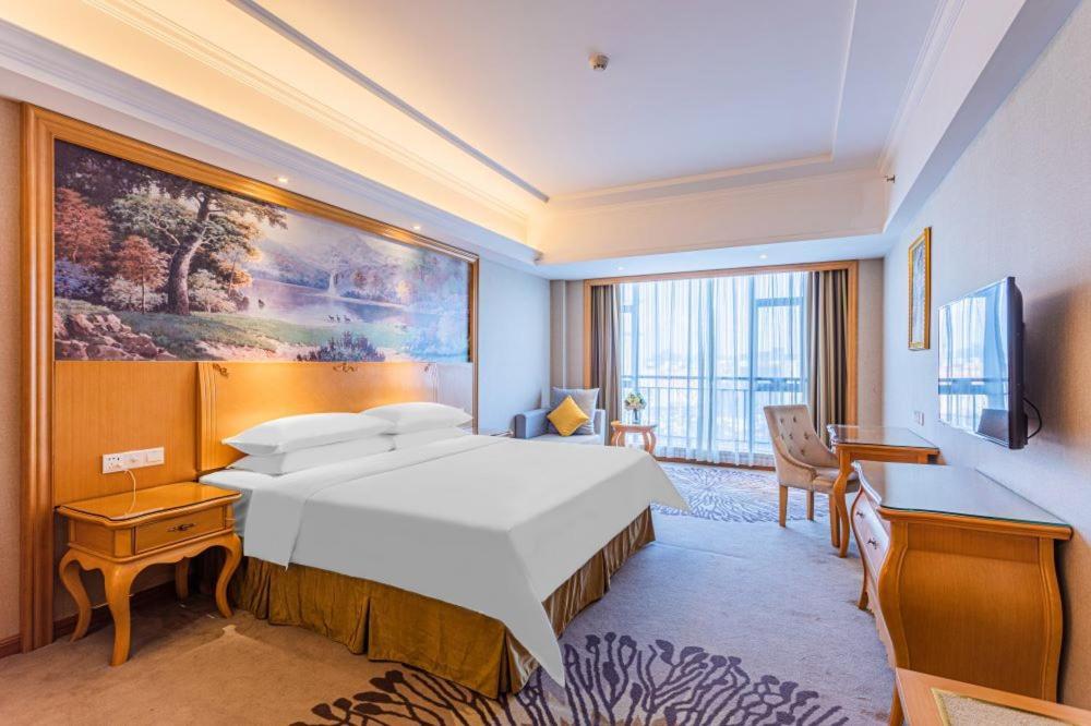 Vienna Hotel Foshan Airport Exterior photo