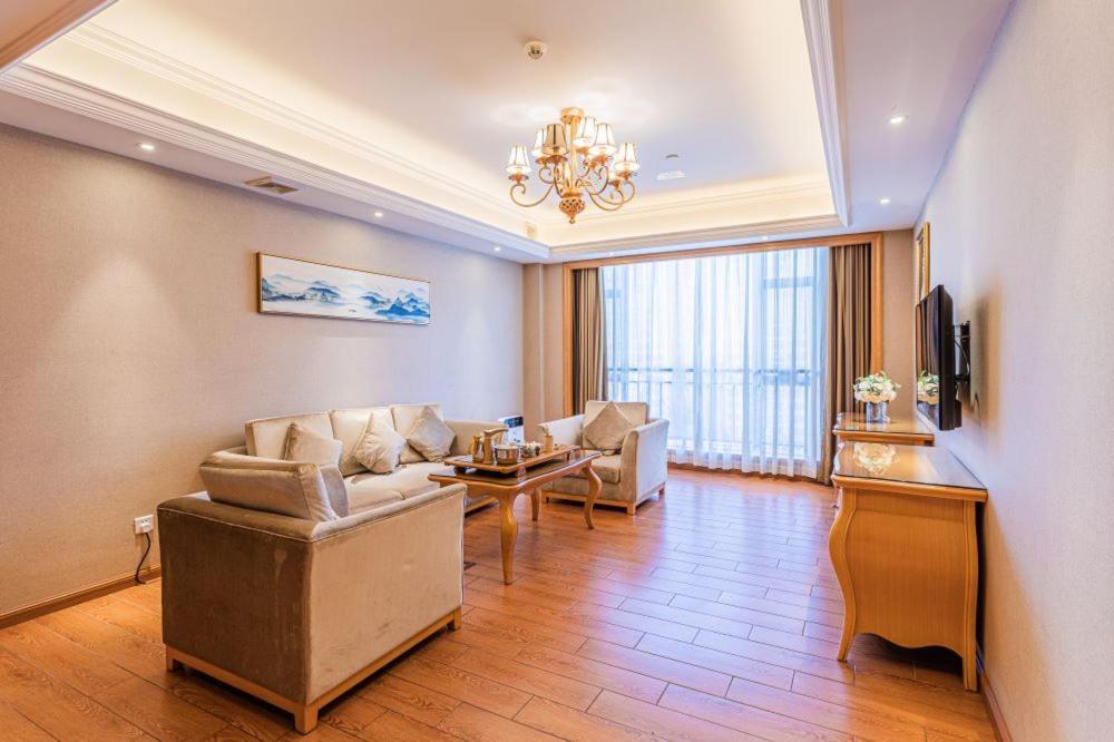 Vienna Hotel Foshan Airport Exterior photo